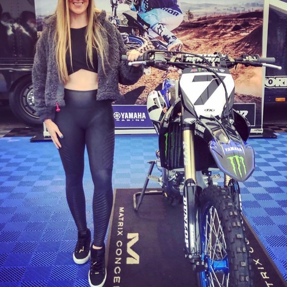 Boohoo pleated black crop top - Picture 3 of 4